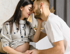 هل العلاقة الجنسية في الفترة الأولي من الحمل تضر بالجنين؟